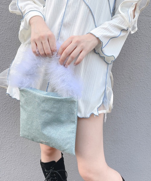 lilLilly(リルリリー)の「フェザーファーミニバッグ(ハンドバッグ・レディース・ブラック/ピンク/レッド/ブルー・FREE)」の3枚目の写真