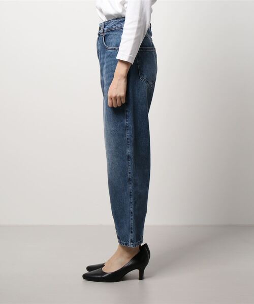 SISLEY(シスレー)の「テーパードデニムパンツ(デニムパンツ・レディース・インディゴブルー・26inch/25inch/28inch/27inch)」の2枚目の写真