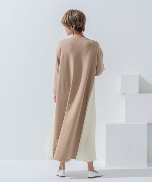 CHOCOA（チョコア）の「マタニティ授乳サイドプリーツワンピース（マタニティウェア/グッズ・レディース・チャコールグレー/ベージュ・FREE）」の9枚目の写真