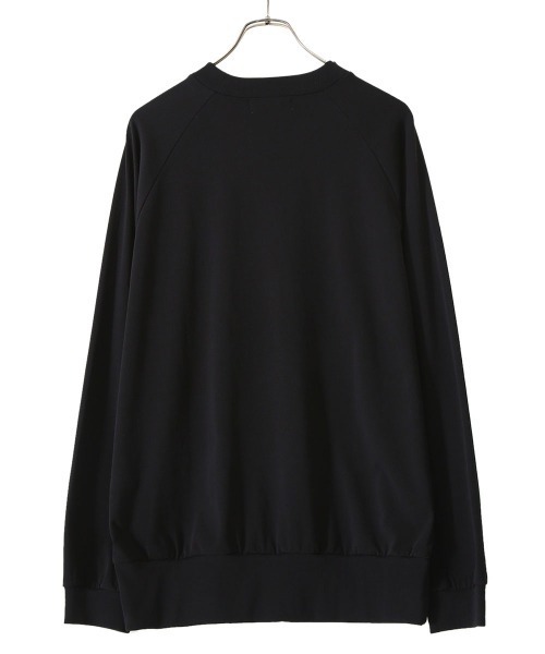 marka（マーカ）の「marka / マーカ：RAGLANCREW NECK L/S - 80//2 HIGH TWISTED KNIT -：M22A-12CS01C[COR]（Tシャツ/カットソー・メンズ・ブラック/オフホワイト・1/2）」の4枚目の写真