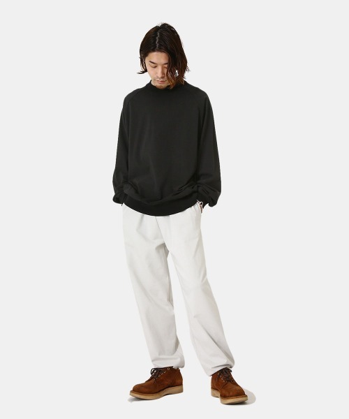 marka（マーカ）の「marka / マーカ：RAGLANCREW NECK L/S - 80//2 HIGH TWISTED KNIT -：M22A-12CS01C[COR]（Tシャツ/カットソー・メンズ・ブラック/オフホワイト・1/2）」の11枚目の写真