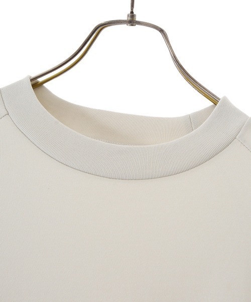 marka（マーカ）の「marka / マーカ：RAGLANCREW NECK L/S - 80//2 HIGH TWISTED KNIT -：M22A-12CS01C[COR]（Tシャツ/カットソー・メンズ・ブラック/オフホワイト・1/2）」の18枚目の写真