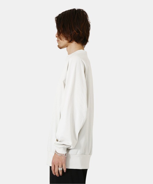 marka（マーカ）の「marka / マーカ：RAGLANCREW NECK L/S - 80//2 HIGH TWISTED KNIT -：M22A-12CS01C[COR]（Tシャツ/カットソー・メンズ・ブラック/オフホワイト・1/2）」の14枚目の写真