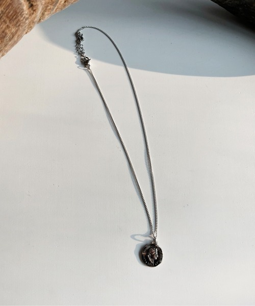 CEMONEMO（セモネモ）の「【金属アレルギー対応】 エリザベスコイン ペンダント ネックレス / サージカルステンレス 316L（ネックレス・レディース・シルバー/ゴールド・FREE）」の5枚目の写真