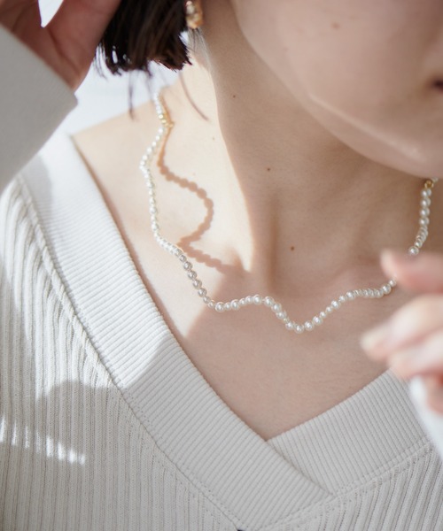Casselini(キャセリーニ)の「【Casselini/キャセリーニ】なみなみビーズチョーカー(その他ヘアアクセサリー・レディース・オフホワイト/オレンジ・FREE)」の2枚目の写真