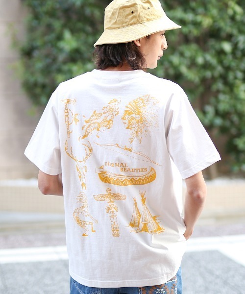 チチカカ(チチカカ)の「【ユニセックス】アウトドアコラージュプリントTシャツ(Tシャツ/カットソー・メンズ・ホワイト/イエロー・MEDIUM/LARGE)」の1枚目の写真