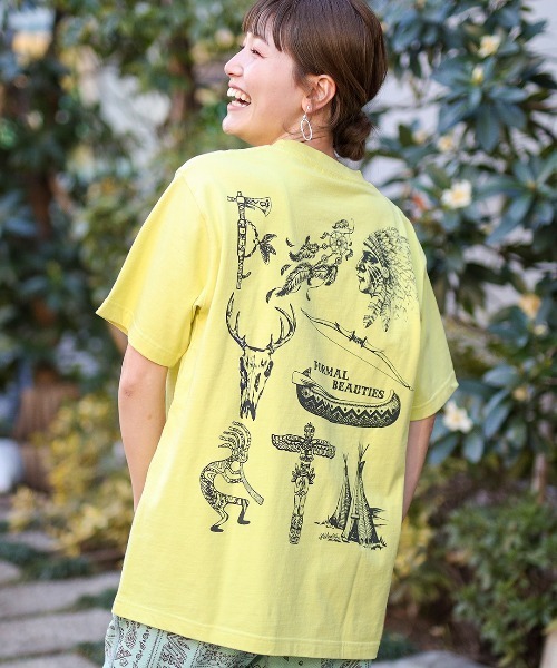 チチカカ(チチカカ)の「【ユニセックス】アウトドアコラージュプリントTシャツ(Tシャツ/カットソー・メンズ・ホワイト/イエロー・MEDIUM/LARGE)」の2枚目の写真