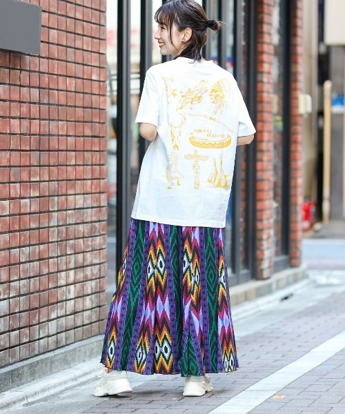 チチカカ(チチカカ)の「【ユニセックス】アウトドアコラージュプリントTシャツ(Tシャツ/カットソー・メンズ・ホワイト/イエロー・MEDIUM/LARGE)」の7枚目の写真