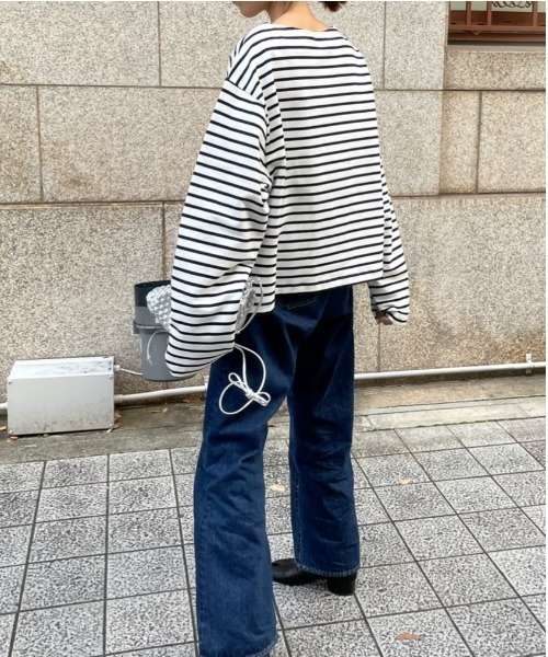 ulu(ウル)の「Original Box silhouette border long tshirt(Tシャツ/カットソー・レディース・ホワイト×ブラック・FREE)」の1枚目の写真