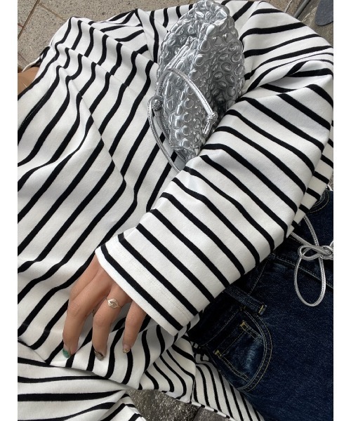 ulu(ウル)の「Original Box silhouette border long tshirt(Tシャツ/カットソー・レディース・ホワイト×ブラック・FREE)」の6枚目の写真