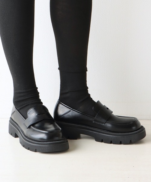 BLUEEAST（ブルーイースト）の「スクエアトゥフェイクレザー厚底ローファー（ローファー・レディース・ブラック/ブラウン・MEDIUM/LARGE）」の10枚目の写真