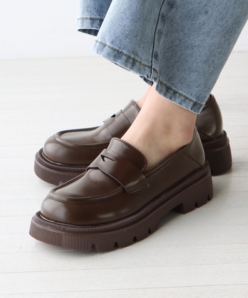 BLUEEAST（ブルーイースト）の「スクエアトゥフェイクレザー厚底ローファー（ローファー・レディース・ブラック/ブラウン・MEDIUM/LARGE）」の18枚目の写真