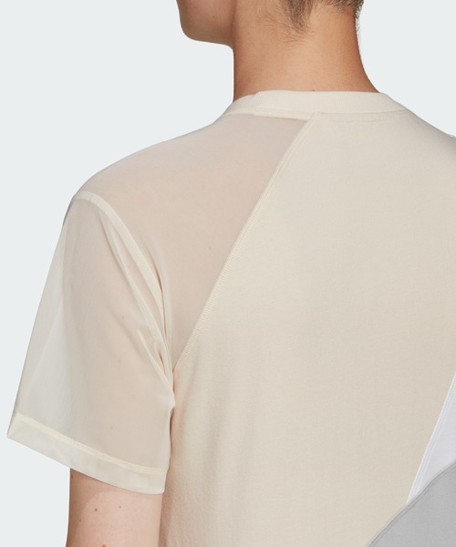 adidas（アディダス）の「アディカラー スプリット トレフォイル 半袖Tシャツ / アディダスオリジナルス（Tシャツ/カットソー・レディース・ブラック/オフホワイト・SMALL/MEDIUM/LARGE/X-LARGE/XX-LARGE/X-SMALL）」の10枚目の写真