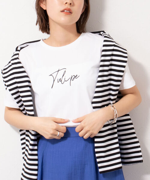 NOLLEY’S（ノーリーズ）の「フラワープリントTシャツ（Tシャツ/カットソー・レディース・チャコールグレー/ホワイト系その他4/ホワイト系その他5/ホワイト/サーモンピンク/ホワイト系その他2/ダークグリーン/ブラック・38）」の2枚目の写真