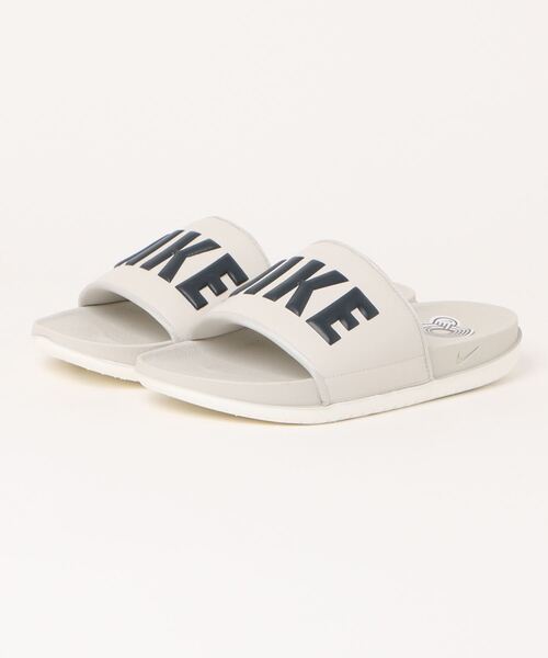 NIKE(ナイキ)の「《NIKE》ナイキ オフコート スライド(サンダル・メンズ・ブラック/ブラック×レッド/ブラック×ホワイト/ブラック系その他/ホワイト×ブルー/パープル/ホワイト×レッド/カーキ/ライトブルー/ダークグリーン/ホワイト系その他/グレー系その他/ブラック×ブラック/ダークネイビー・25.0cm/26.0cm/27.0cm/29.0cm/24.0cm/28.0cm)」の4枚目の写真