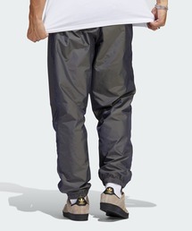 アディダススノーボーディングパンツ adidas（アディダス）の「スケートボーディング SST トラックパンツ