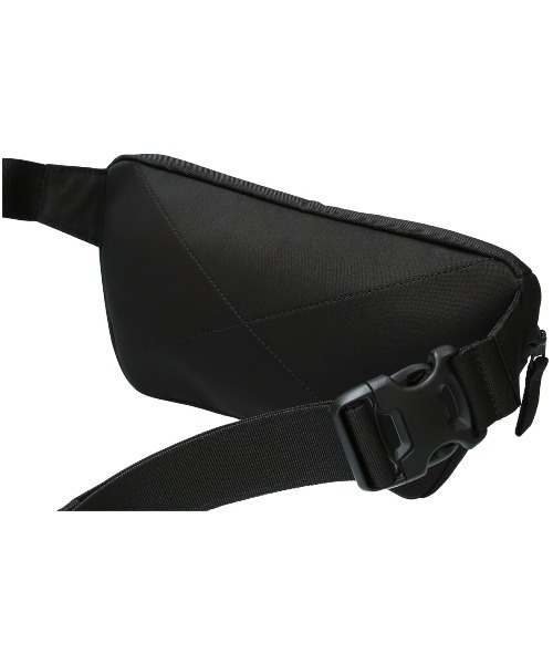 UNDER ARMOUR(アンダーアーマー)の「UAウエストバッグ(トレーニング/メンズ/レディース)(ボディバッグ/ウエストポーチ・レディース・ブラック/グレー・ONESIZE)」の7枚目の写真