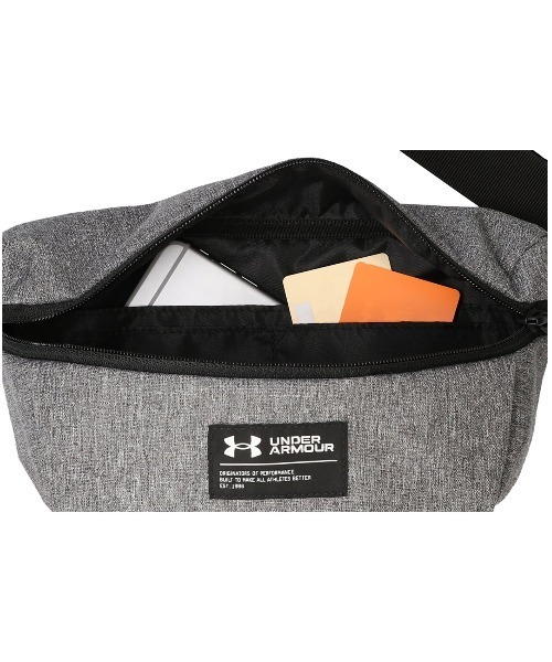 UNDER ARMOUR(アンダーアーマー)の「UAウエストバッグ(トレーニング/メンズ/レディース)(ボディバッグ/ウエストポーチ・レディース・ブラック/グレー・ONESIZE)」の9枚目の写真