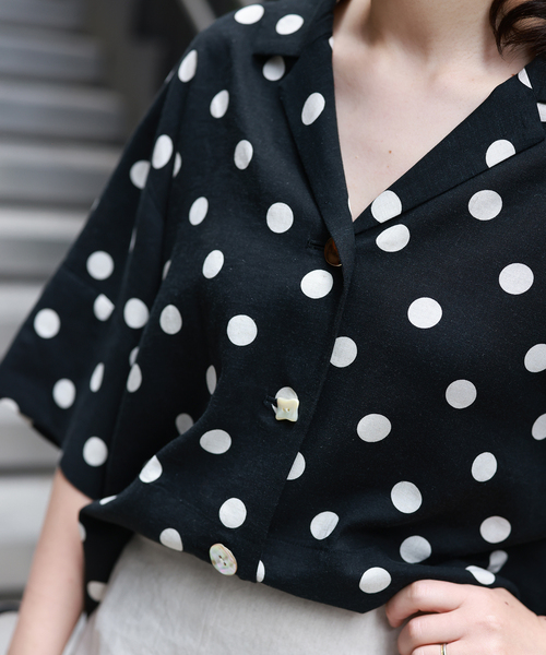 journal standard L'essage(ジャーナルスタンダードレサージュ)の「レーヨン麻ドットショートシャツ(シャツ/ブラウス・レディース・ブラック/ナチュラル・FREE)」の6枚目の写真