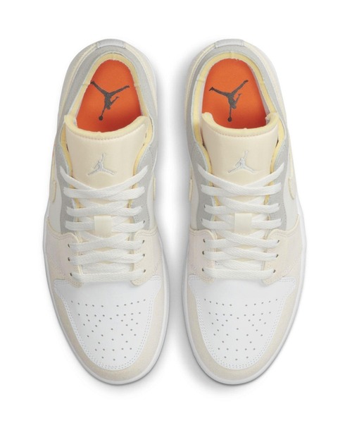 JORDAN BRAND(ジョーダンブランド)の「JORDAN BRAND ジョーダンブランド AIR JORDAN 1 LOW SE CRAFT エア ジョーダン 1 LOW SE クラフト MDN1635 #100WHT/NTRLGY(スニーカー・メンズ・ホワイト・25.5cm/26.5cm/27.5cm/28.5cm/30.0cm/25.0cm/26.0cm/27.0cm/28.0cm/29.0cm)」の3枚目の写真