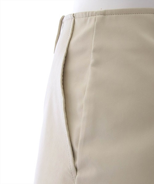 clear(クリア)の「フェイクレザー合皮ショートパンツ(その他パンツ・レディース・アイボリー/ブラック・M/S)」の9枚目の写真