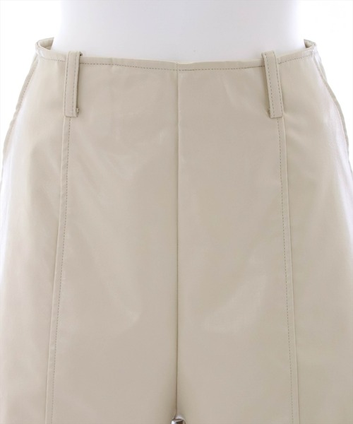 clear(クリア)の「フェイクレザー合皮ショートパンツ(その他パンツ・レディース・アイボリー/ブラック・M/S)」の7枚目の写真