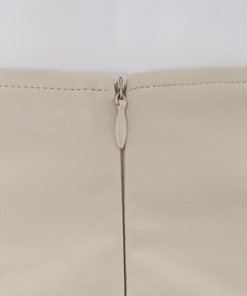 clear(クリア)の「フェイクレザー合皮ショートパンツ(その他パンツ・レディース・アイボリー/ブラック・M/S)」の8枚目の写真