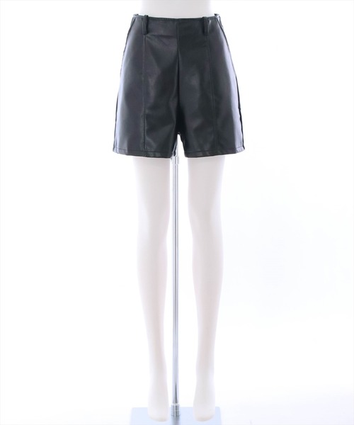 clear(クリア)の「フェイクレザー合皮ショートパンツ(その他パンツ・レディース・アイボリー/ブラック・M/S)」の21枚目の写真
