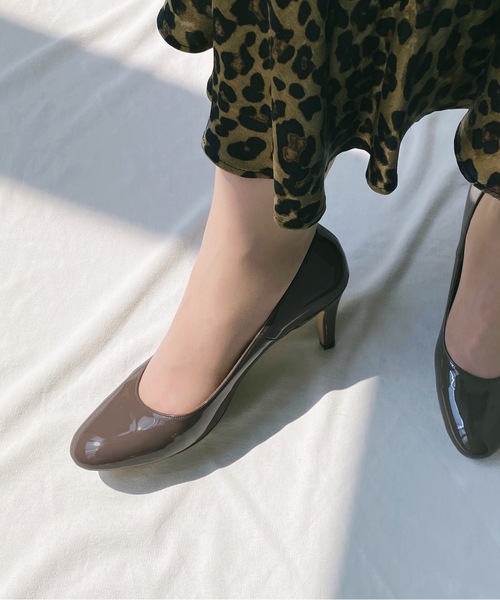 MAMIAN(マミアン)の「ラウンドトゥ パンプス (7.0cmヒール)(パンプス・レディース・ブラック/グレー系その他/グレイッシュベージュ/モカ・22.5cm/23.5cm/24.5cm/23.0cm/24.0cm/25.0cm/25.5cm)」の3枚目の写真