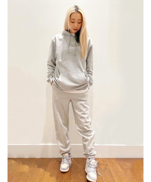 GAP(ギャップ)の「ヴィンテージ ソフト ハイライズ ジョガーパンツ(セットアップ対応)(スウェットパンツ・レディース・アイボリー/ブラック/ネイビー/グリーン系その他/ライトグレー/ブラウン/ピンク系その他・M/S/XS/XXS/L)」の20枚目の写真