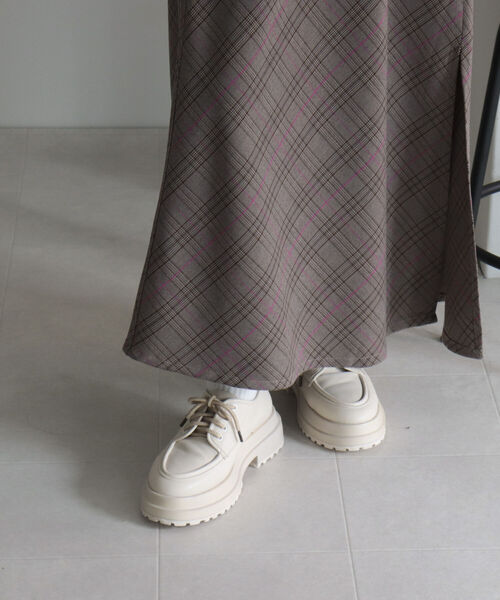 fredy emue（フレディエミュ）の「厚底レースアップローファー（ローファー・レディース・アイボリー/ブラック・S/M/L）」の5枚目の写真