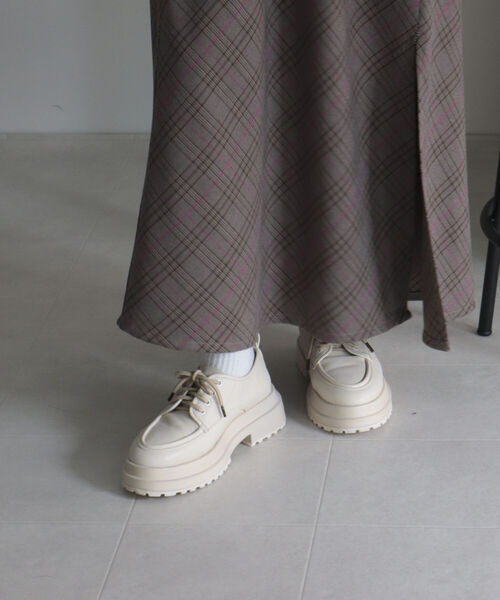fredy emue（フレディエミュ）の「厚底レースアップローファー（ローファー・レディース・アイボリー/ブラック・S/M/L）」の8枚目の写真