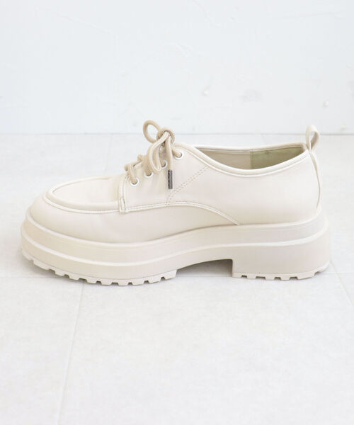 fredy emue（フレディエミュ）の「厚底レースアップローファー（ローファー・レディース・アイボリー/ブラック・S/M/L）」の15枚目の写真