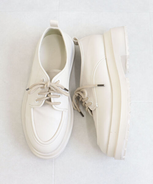 fredy emue（フレディエミュ）の「厚底レースアップローファー（ローファー・レディース・アイボリー/ブラック・S/M/L）」の9枚目の写真
