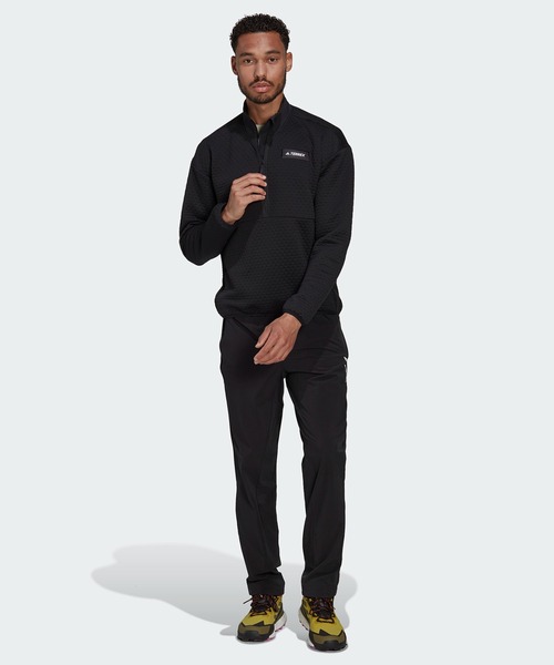 adidas（アディダス）の「テレックス ハイク ハーフジップ