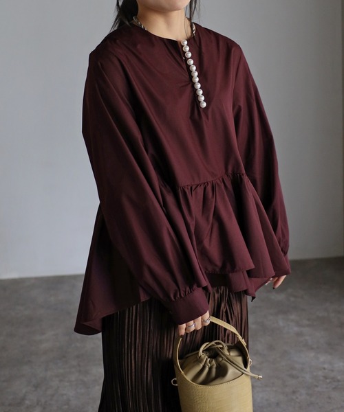 sakishimatokyo(サキシマトーキョー)の「パールペプラムブラウス(Tシャツ/カットソー・レディース・ブラック/オフホワイト/バーガンディー・FREE)」の11枚目の写真