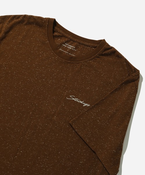 Saturdays NYC（サタデーズ ニューヨークシティ ）の「Speckled Script Emb Ss Tee（Tシャツ/カットソー・メンズ・オリーブ/ベージュ/ブラウン系その他2・L/XL/X-SMALL/M/S）」の14枚目の写真
