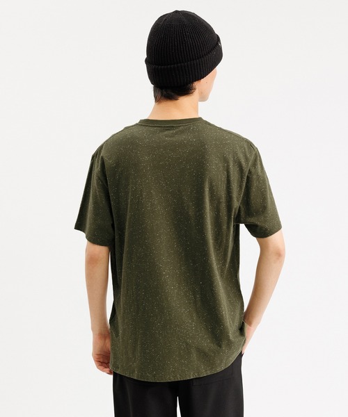 Saturdays NYC（サタデーズ ニューヨークシティ ）の「Speckled Script Emb Ss Tee（Tシャツ/カットソー・メンズ・オリーブ/ベージュ/ブラウン系その他2・L/XL/X-SMALL/M/S）」の7枚目の写真