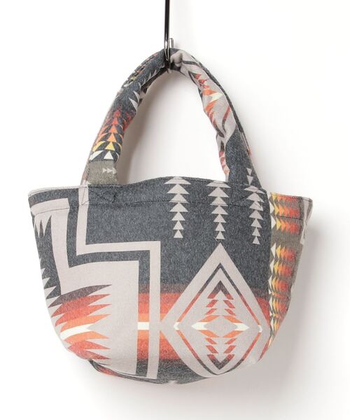 PENDLETON(ペンドルトン)の「【 PENDLETON / ペンドルトン 】 【 TAION / タイオン 】 リバーシブル ランチ トートバッグ S LUNCH TOTE BAG REV(トートバッグ・メンズ・ブラック・FREE)」の3枚目の写真