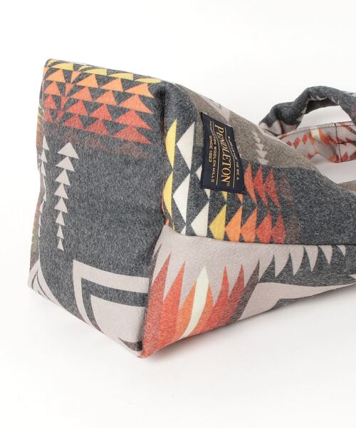 PENDLETON(ペンドルトン)の「【 PENDLETON / ペンドルトン 】 【 TAION / タイオン 】 リバーシブル ランチ トートバッグ S LUNCH TOTE BAG REV(トートバッグ・メンズ・ブラック・FREE)」の5枚目の写真