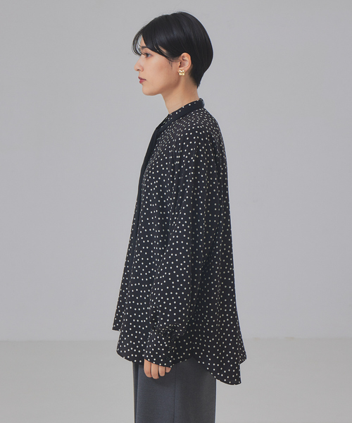 Rouge vif(ルージュヴィフ)の「ドット柄ボウタイブラウス(シャツ/ブラウス・レディース・ブラック/ネイビー・フリー)」の9枚目の写真