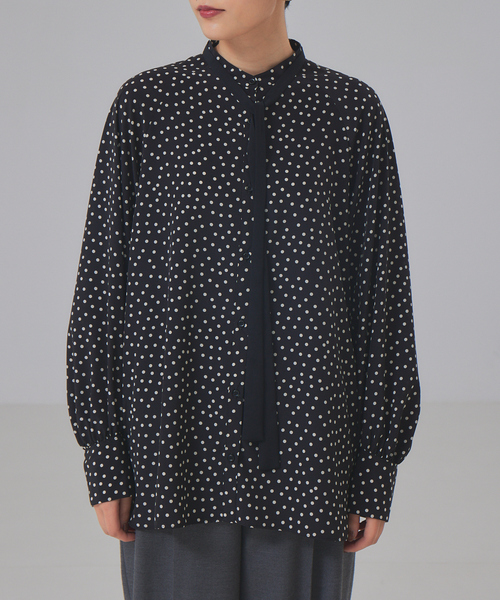 Rouge vif(ルージュヴィフ)の「ドット柄ボウタイブラウス(シャツ/ブラウス・レディース・ブラック/ネイビー・フリー)」の11枚目の写真