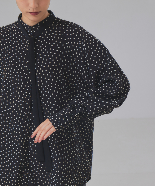 Rouge vif(ルージュヴィフ)の「ドット柄ボウタイブラウス(シャツ/ブラウス・レディース・ブラック/ネイビー・フリー)」の13枚目の写真
