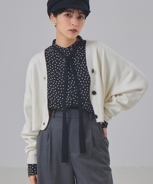 Rouge vif(ルージュヴィフ)の「ドット柄ボウタイブラウス(シャツ/ブラウス・レディース・ブラック/ネイビー・フリー)」の2枚目の写真