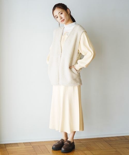 mysty woman（ミスティウーマン）の「ムートンリバーシブルベスト 180575（その他アウター・レディース・モカ/ホワイト系その他・FREE）」の3枚目の写真