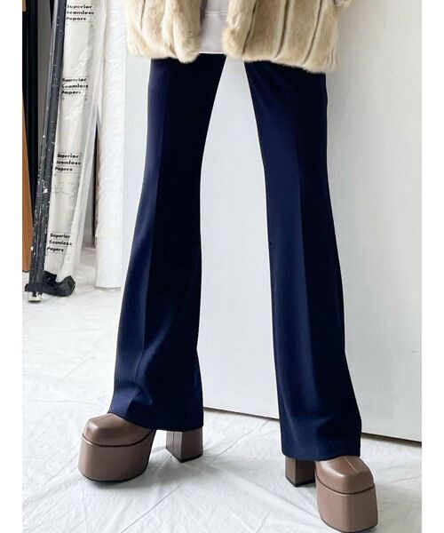 EMODA(エモダ)の「ハイウエストフレアパンツ(その他パンツ・レディース・ピンク/グリーン/ネイビー/ブラック・SMALL/MEDIUM)」の4枚目の写真