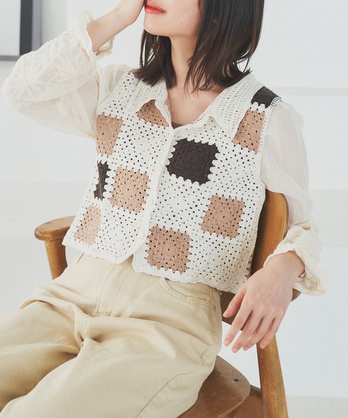 Isn't She?(イズントシー)の「配色クロシェドッキングブラウス(シャツ/ブラウス・レディース・オフホワイト/ベージュ・FREE)」の1枚目の写真