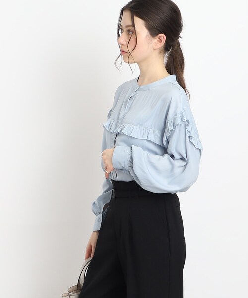 Cutie Blonde（キューティーブロンド）の「◆【甘すぎない！大人のためのデザインブラウス】ヴィンテージサテン フリル付きバンドカラー（シャツ/ブラウス・レディース・ライトブルー/ホワイト系・01/02/03）」の11枚目の写真