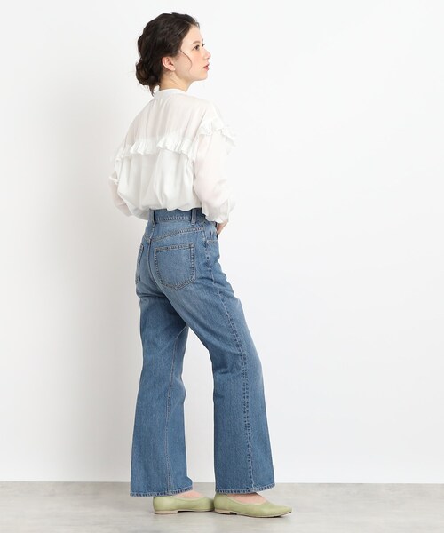 Cutie Blonde（キューティーブロンド）の「◆【甘すぎない！大人のためのデザインブラウス】ヴィンテージサテン フリル付きバンドカラー（シャツ/ブラウス・レディース・ライトブルー/ホワイト系・01/02/03）」の6枚目の写真