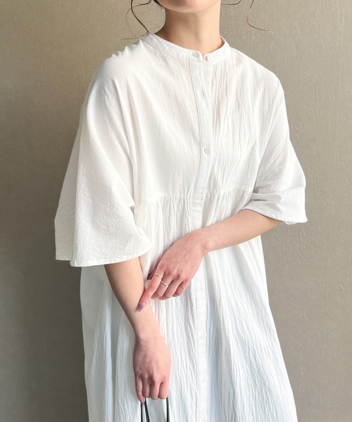 JUNOAH（ジュノア）の「リネンライクオーバーシャツワンピース（シャツワンピース・レディース・ホワイト/ブラック/モカ・MEDIUM/X-LARGE/LARGE）」の4枚目の写真